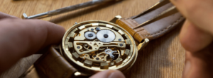 How does a quartz watch work?